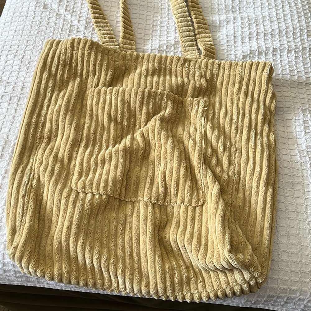 American Eagle Outfitters shoulder bag.
